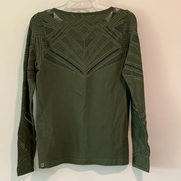 Fabletics - seamless fitness top, cutout details - Picture 2 of 7